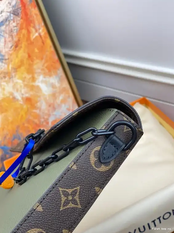 First bag ru STEAMER VUITTON POCHETTE LOUIS VOYAGE 0629